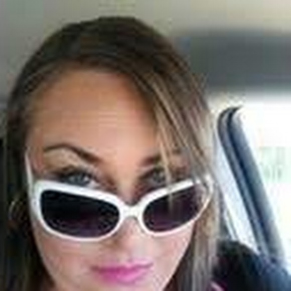 Meet your Posher, Erica - Picture 1 of 1